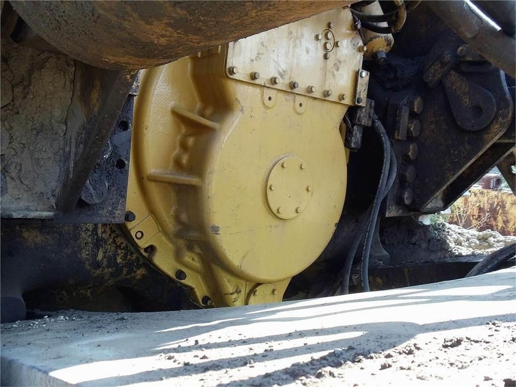 CAT D10N Telaketjupuskutraktorit