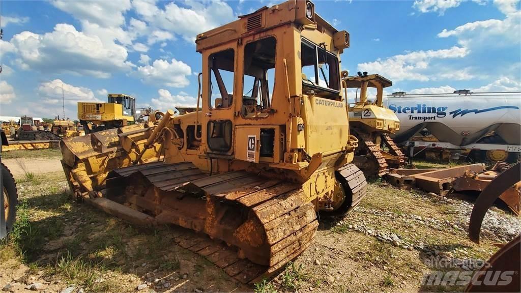 CAT D5B Telaketjupuskutraktorit