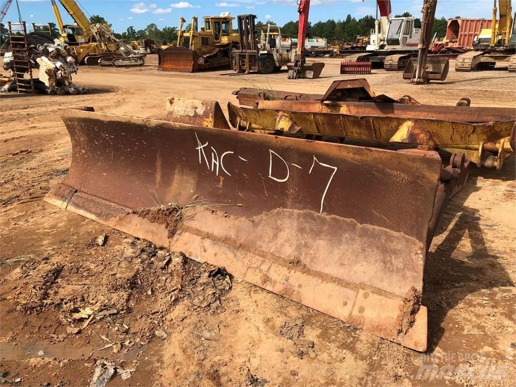 CAT D7 Puskulevyt