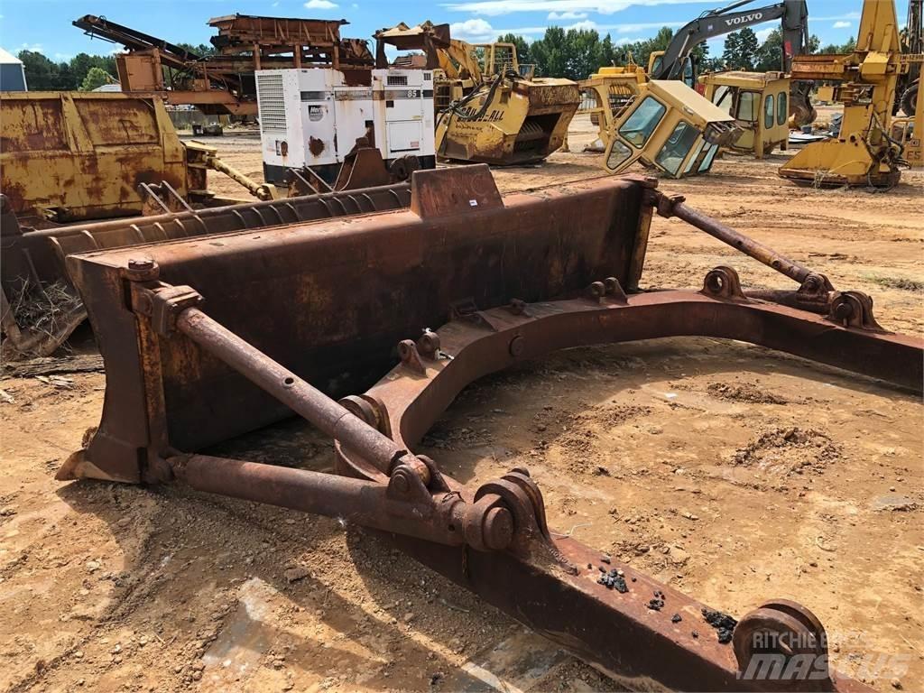 CAT D7 Puskulevyt