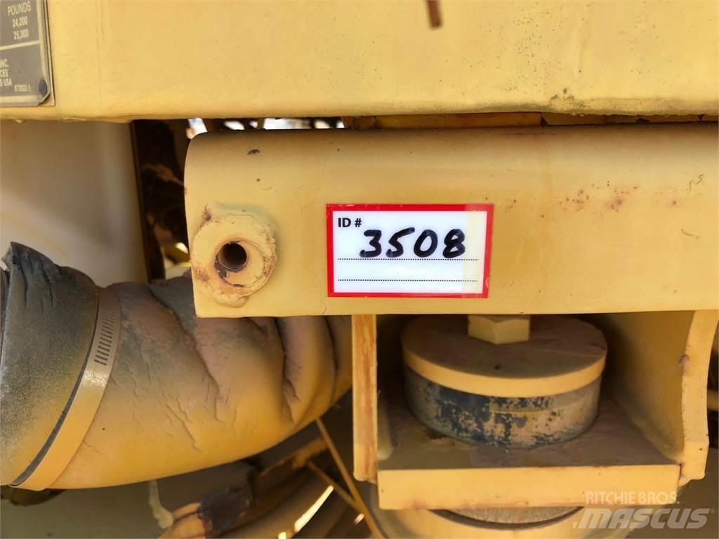 CAT IT18B Pyöräkuormaajat