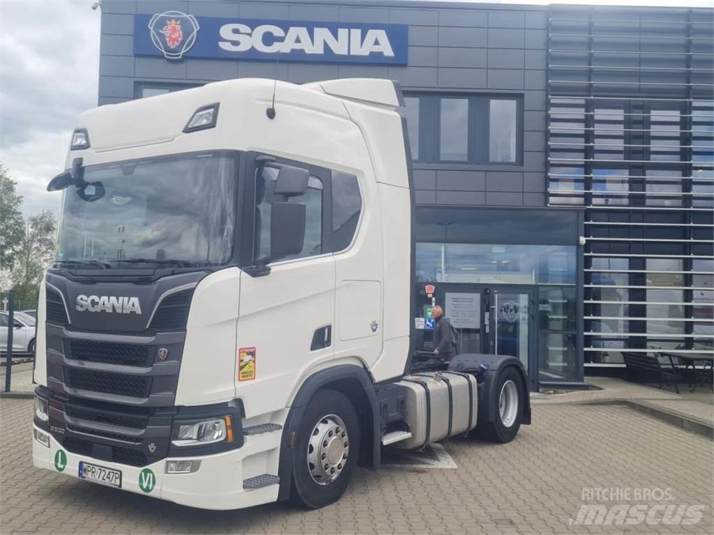 Scania R530 V8 Vetopöytäautot