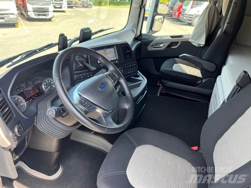 Ford F-MAX Vetopöytäautot