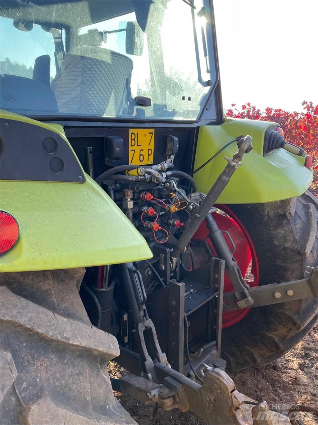 CLAAS AXOS 340 Traktorit