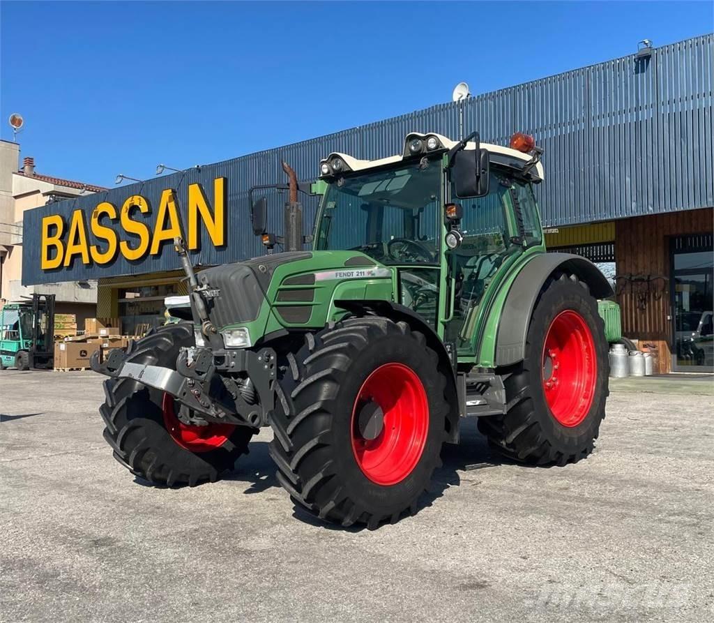 Fendt 211 VARIO Traktorit