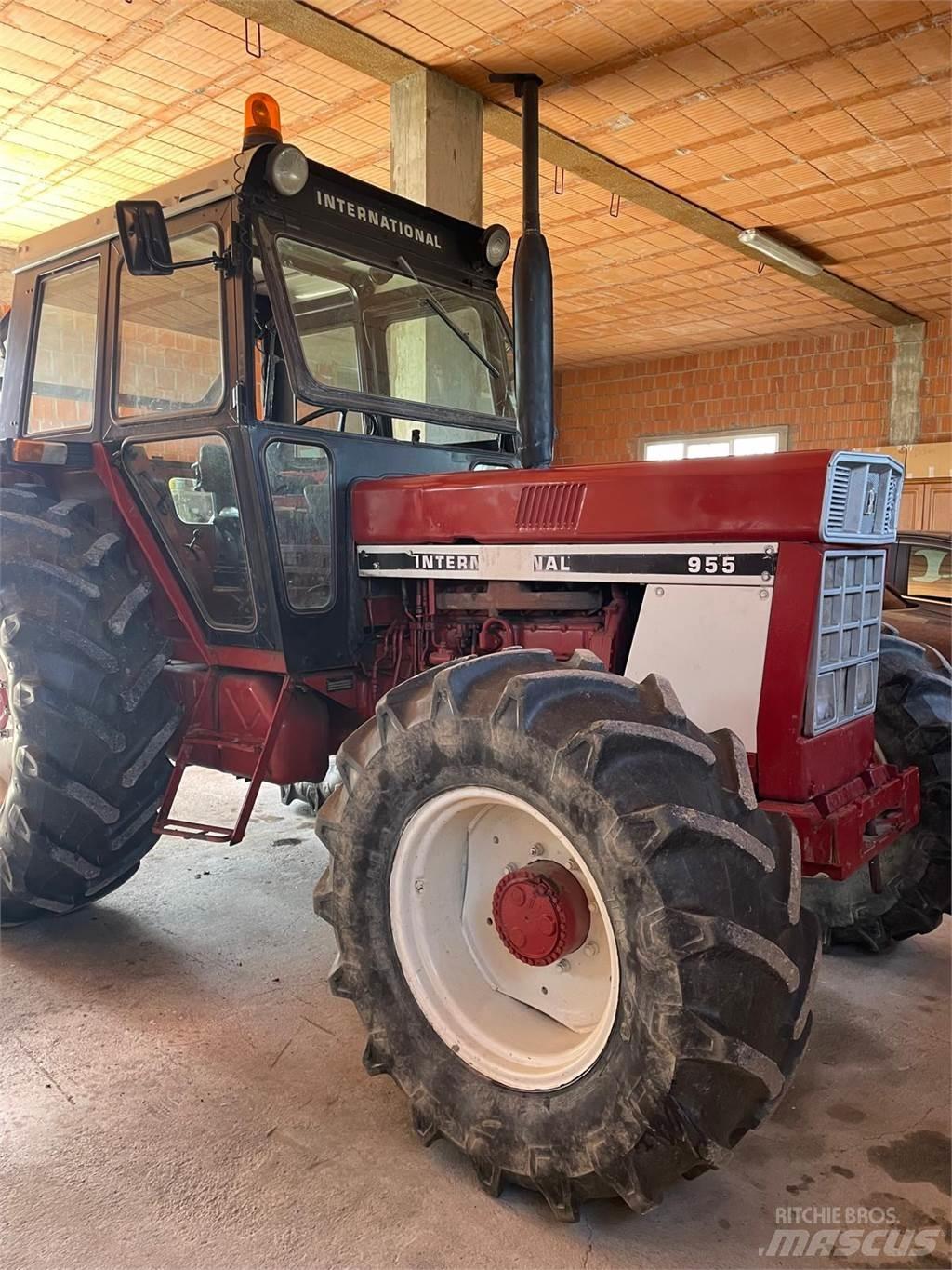International 955 Traktorit