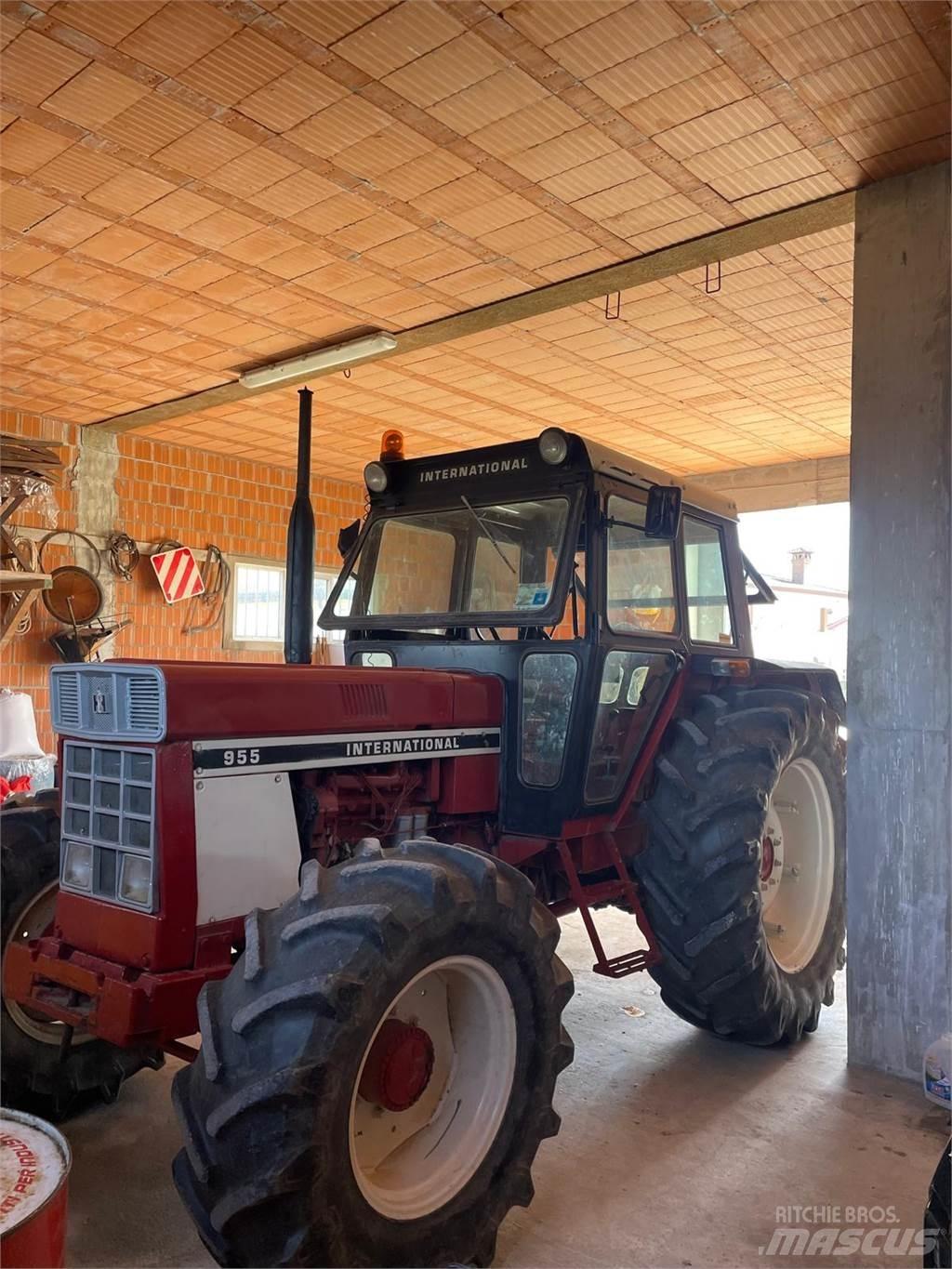 International 955 Traktorit