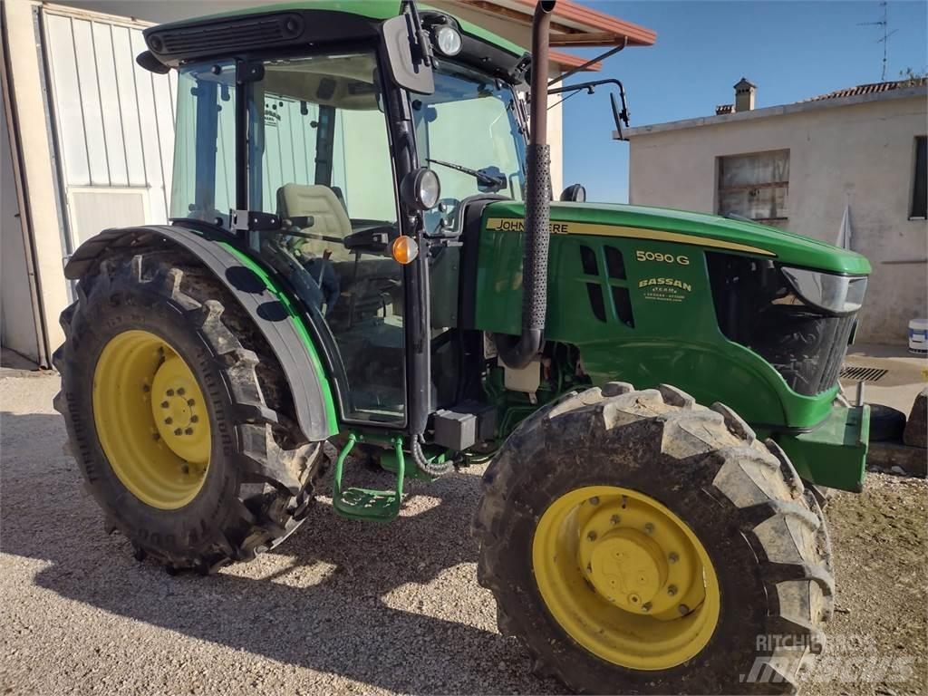 John Deere 5090 G Traktorit