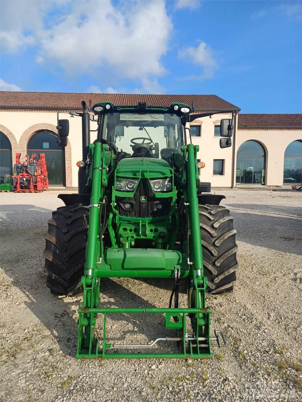 John Deere 6110 R Traktorit