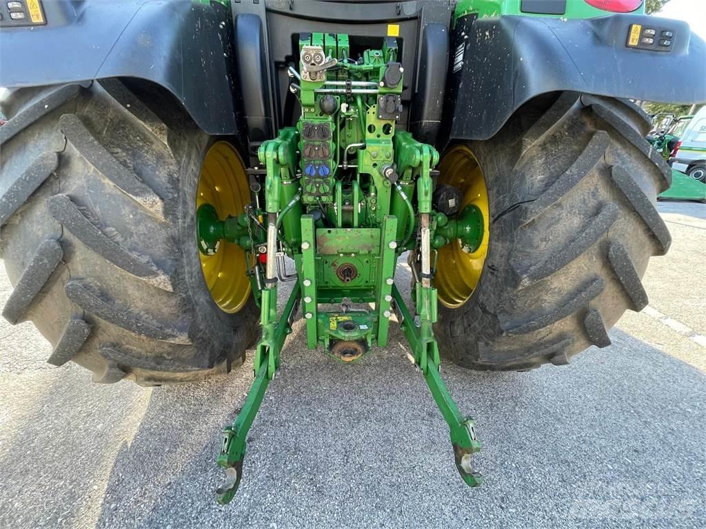 John Deere 6130 R Traktorit
