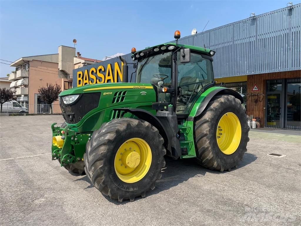 John Deere 6145 R Traktorit
