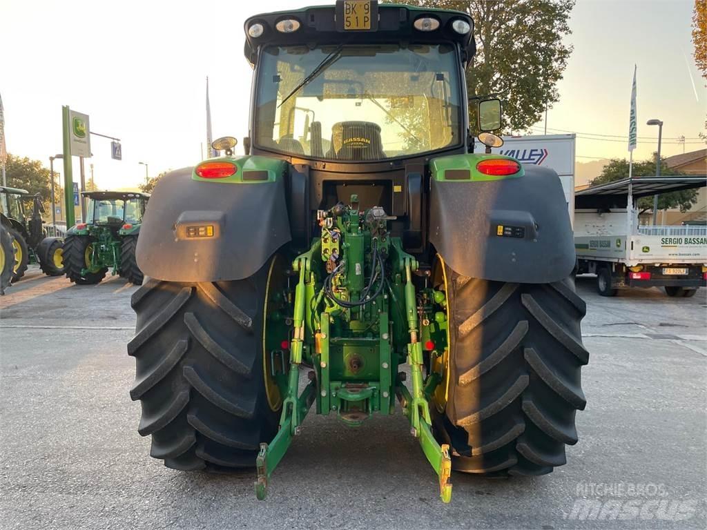 John Deere 6210 R Traktorit