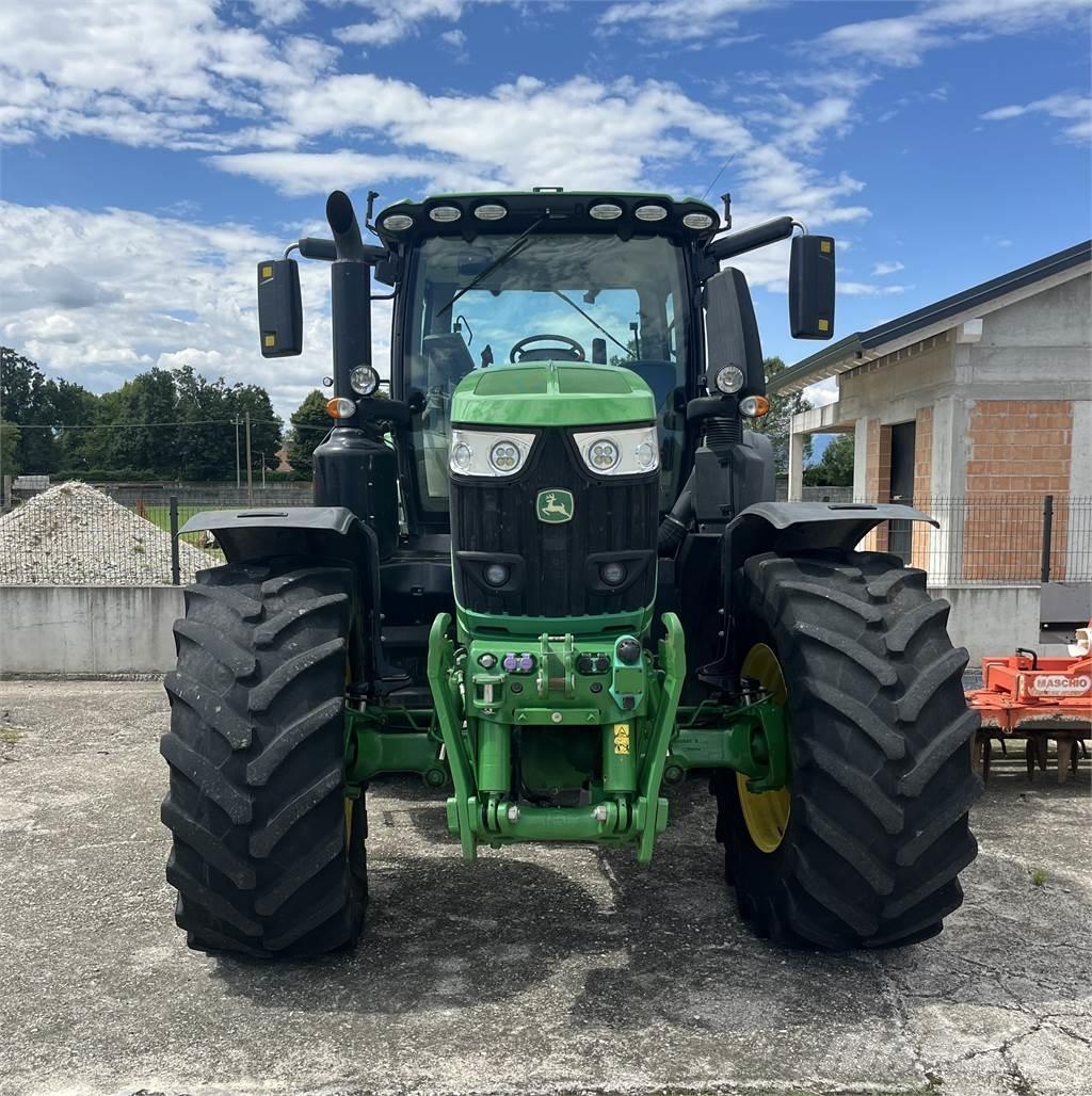 John Deere 6230 R Traktorit