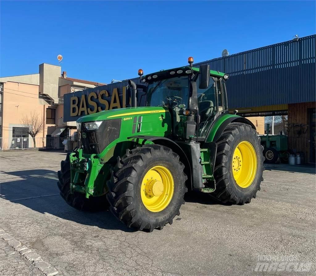 John Deere 6250 R Traktorit