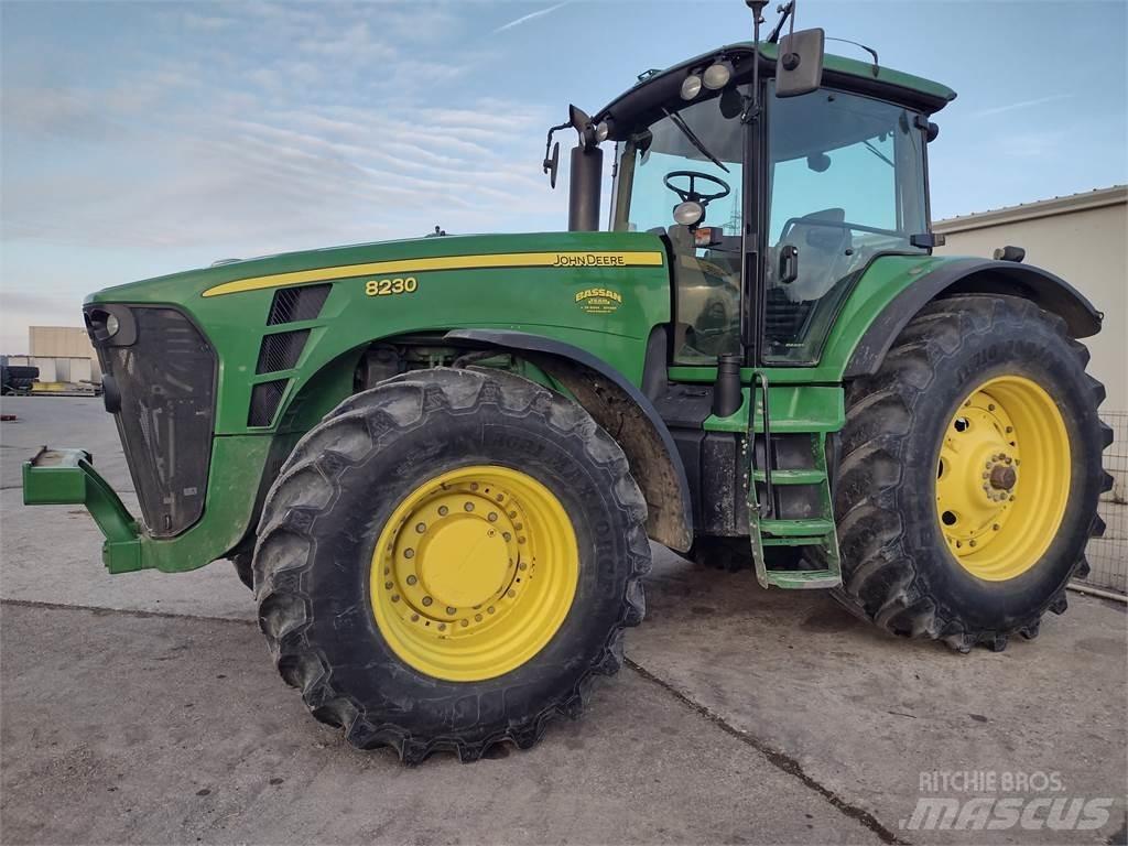 John Deere 8230 Traktorit