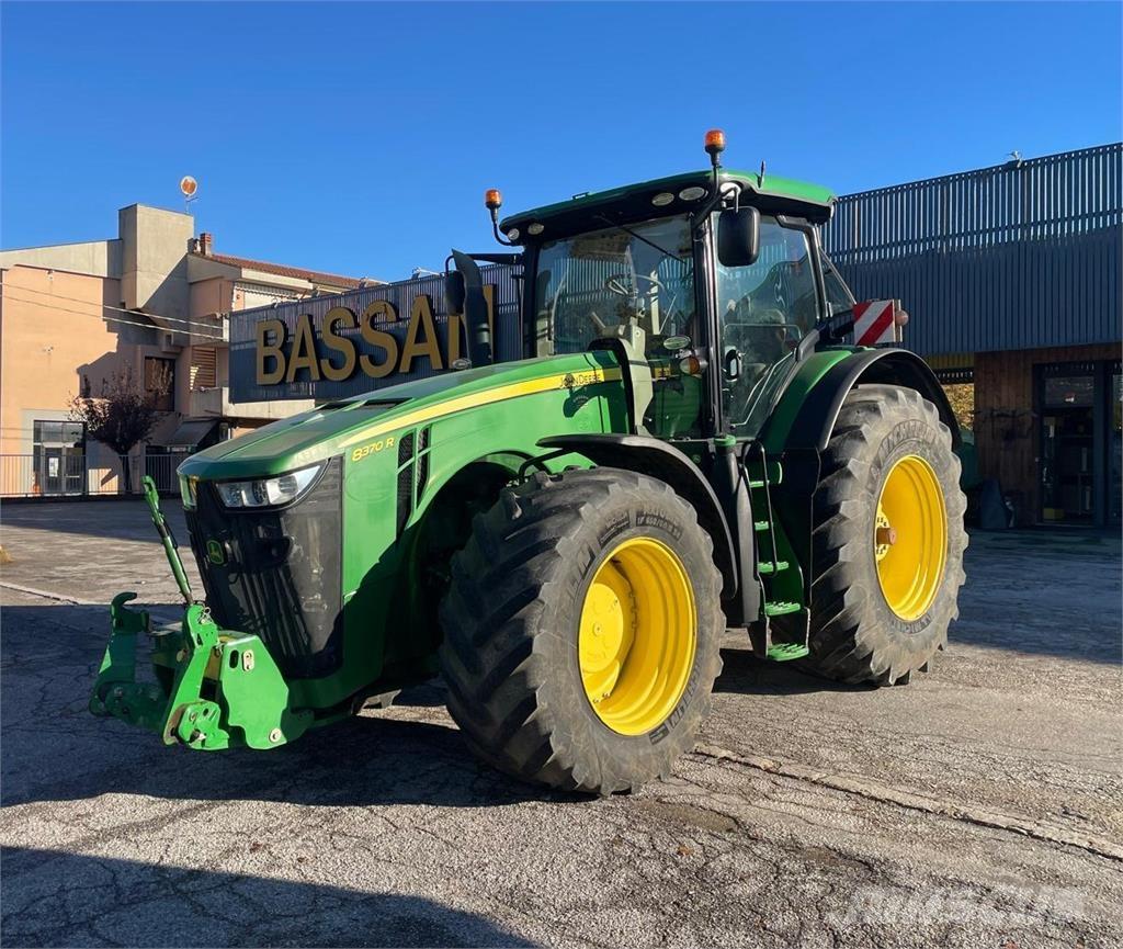 John Deere 8370 R Traktorit