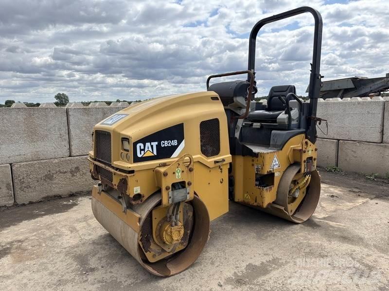 CAT CB24 B Tandemjyrät