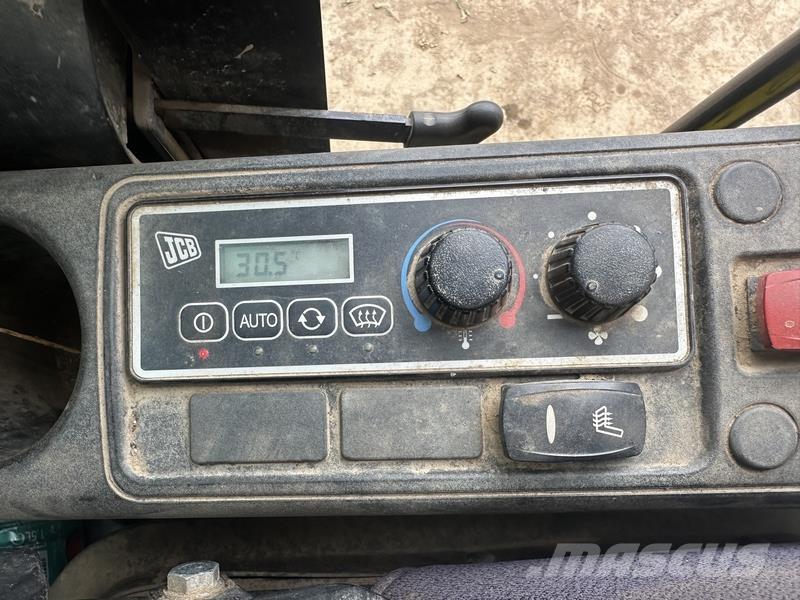 JCB JS130 Telakaivukoneet