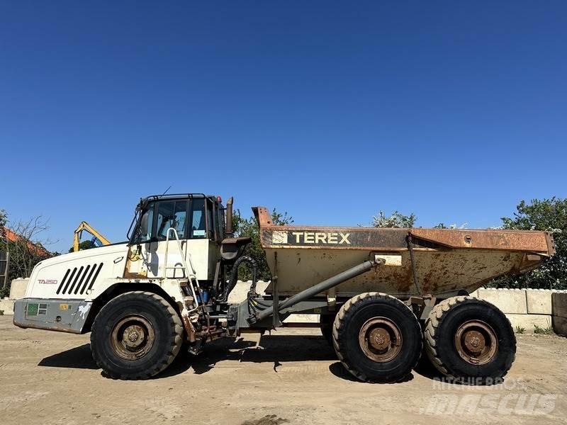 Terex TA250 Dumpperit