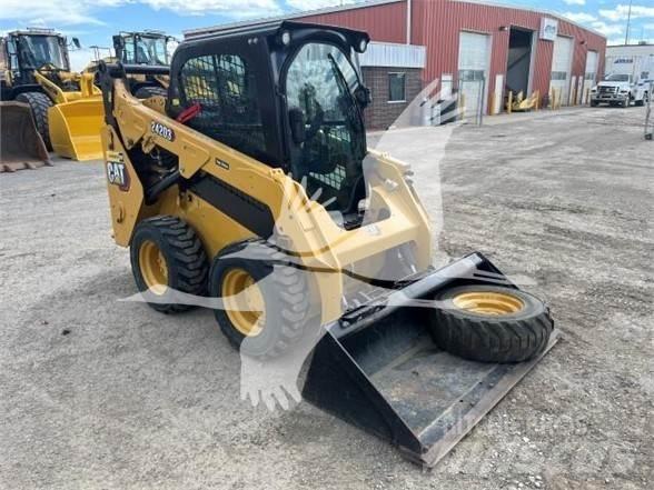 CAT 242D3 Liukuohjatut kuormaajat