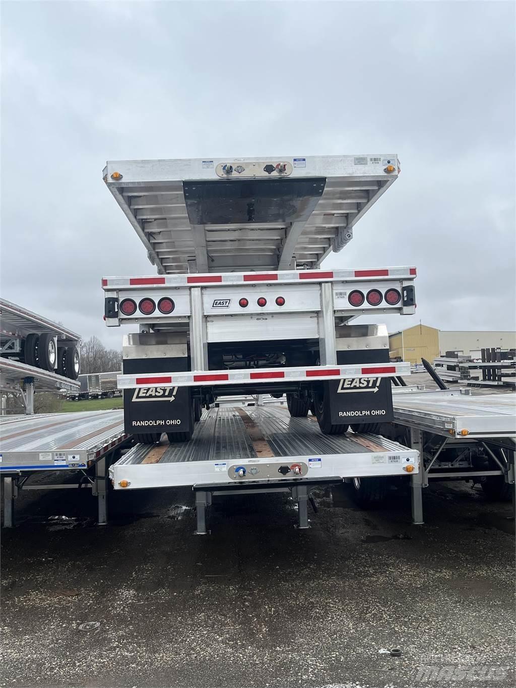 East Mfg FLATBED Lavaperävaunut
