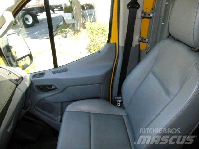 Ford TRANSIT 250 CAR Umpikorikuorma-autot