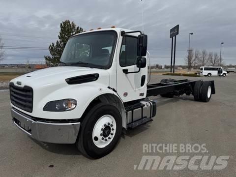 Freightliner M2 106 Vetopöytäautot