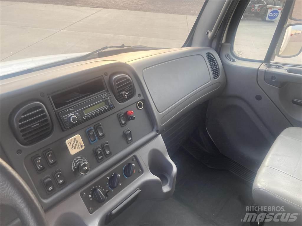 Freightliner M2 106 Kuorma-autoalustat