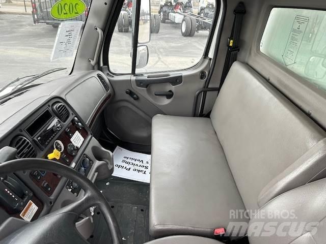 Freightliner M2106 Umpikorikuorma-autot