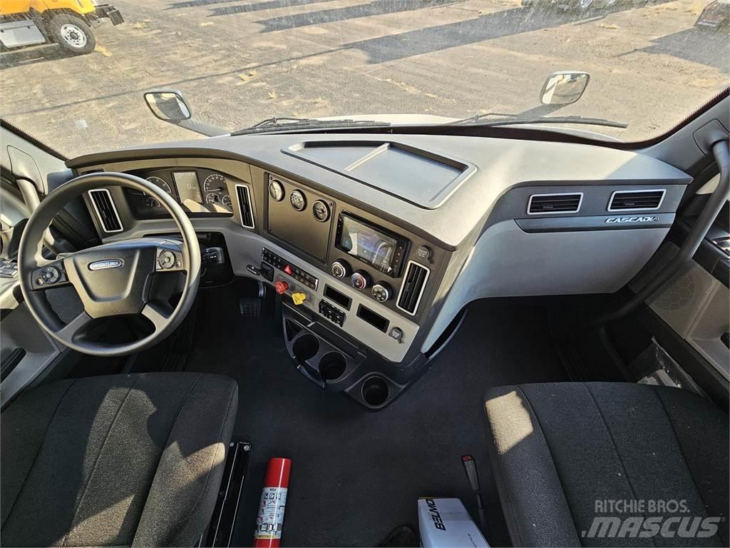 Freightliner PE116DC Vetopöytäautot