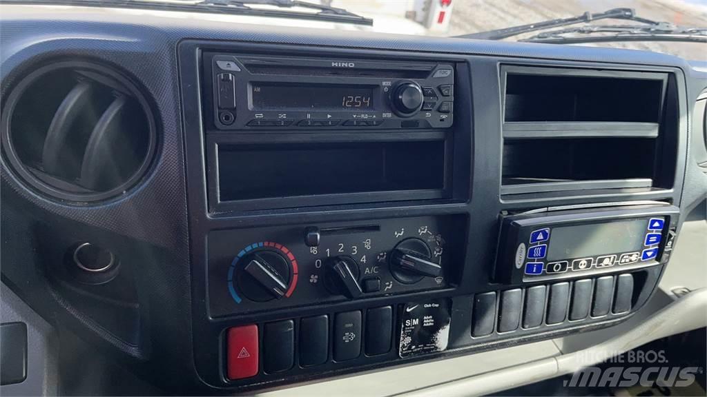 Hino 195 Umpikorikuorma-autot