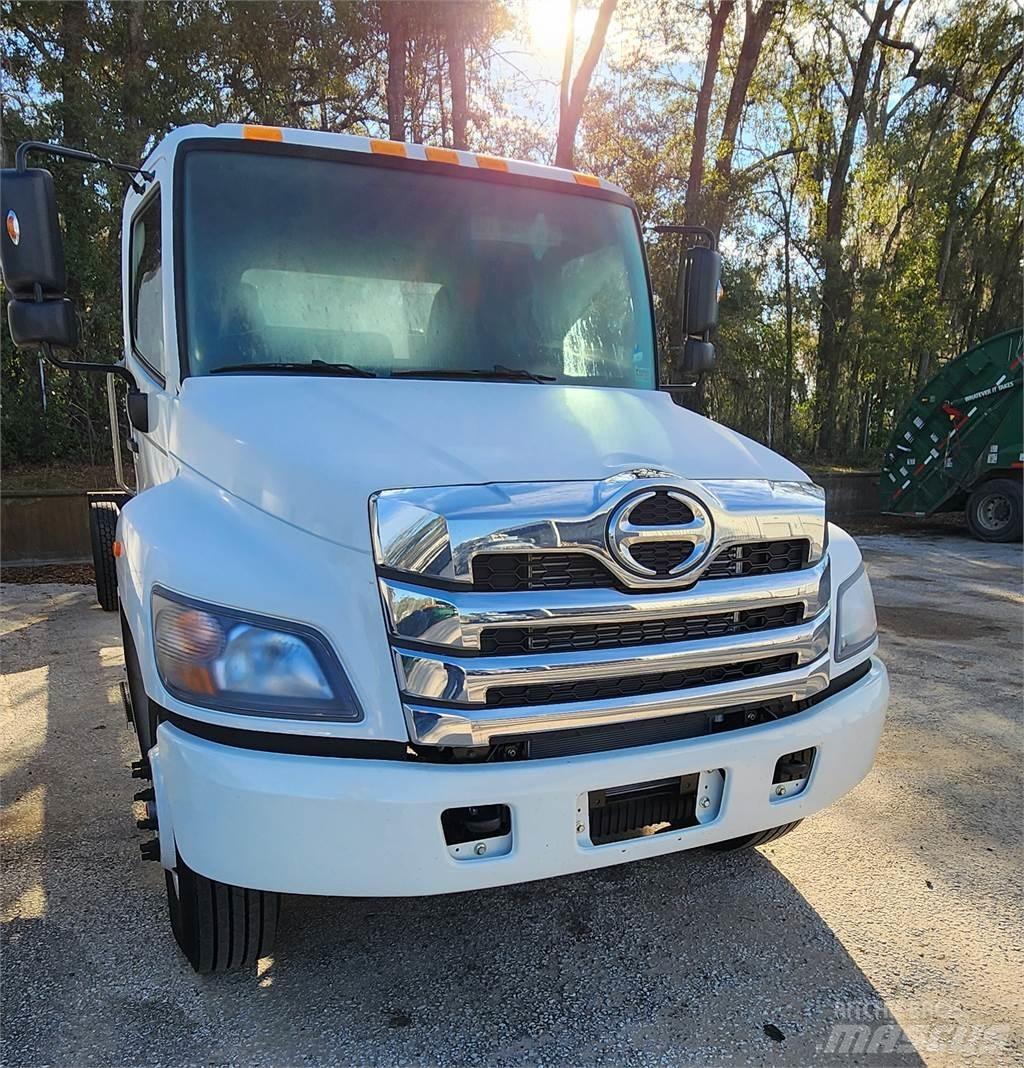Hino L7 Vetopöytäautot