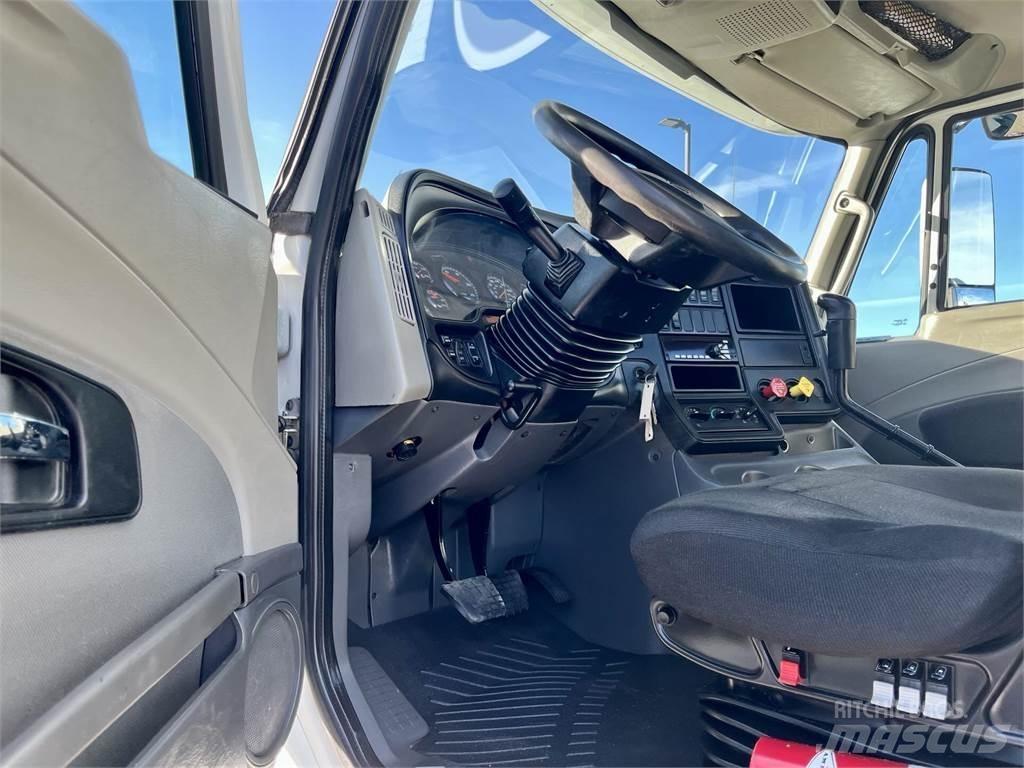 International Prostar Vetopöytäautot