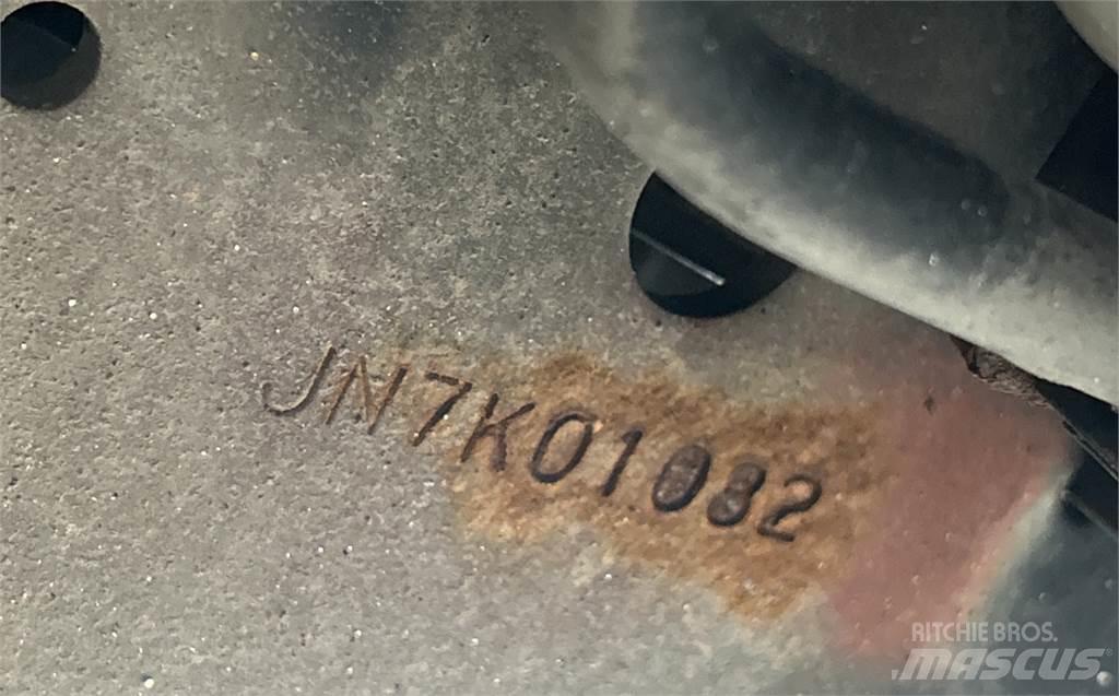 Isuzu NRR DC Umpikorikuorma-autot