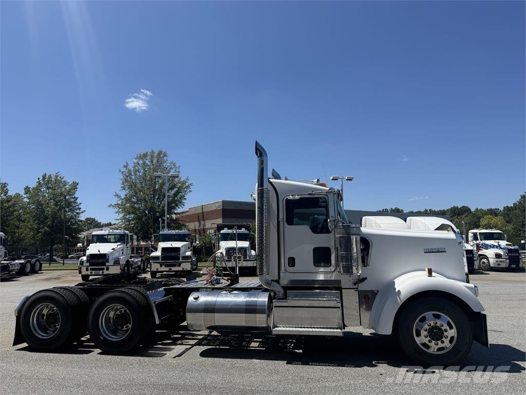 Kenworth W900 Vetopöytäautot