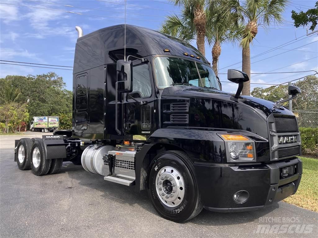 Mack AN64T Vetopöytäautot