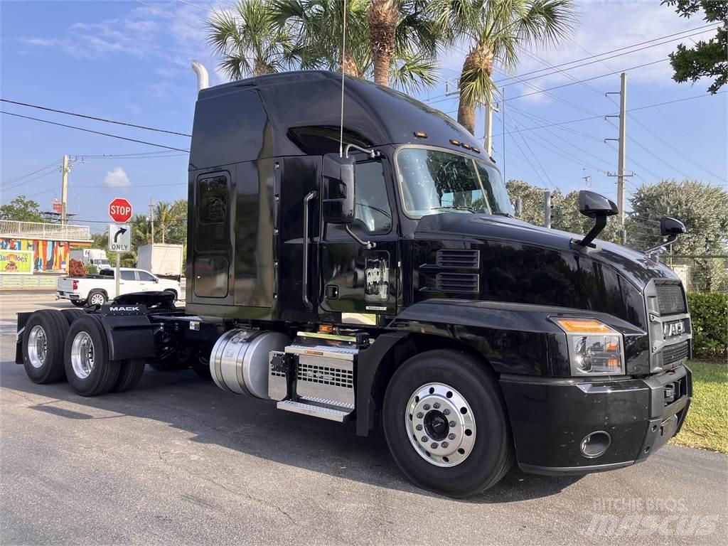 Mack AN64T Vetopöytäautot