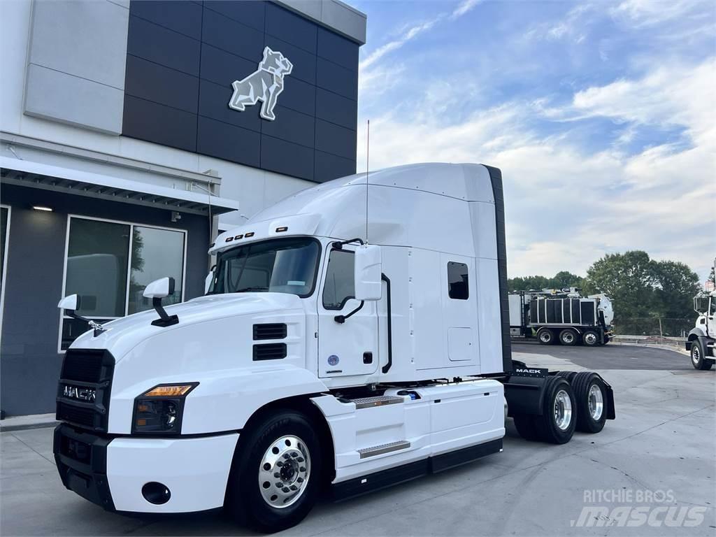 Mack AN64T Vetopöytäautot