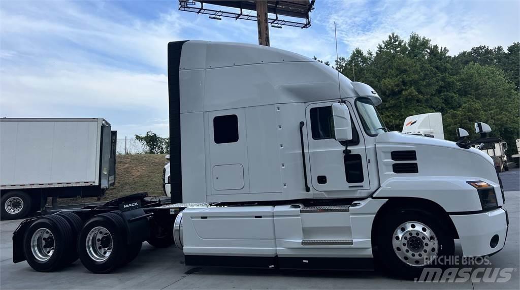 Mack AN64T Vetopöytäautot