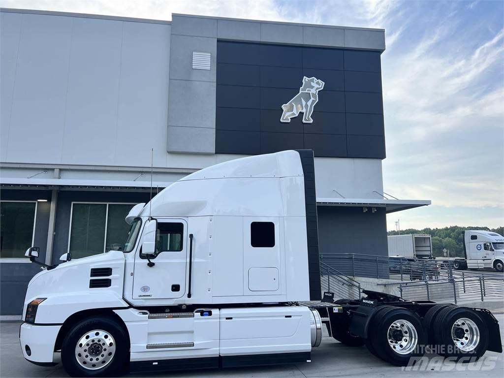 Mack AN64T Vetopöytäautot