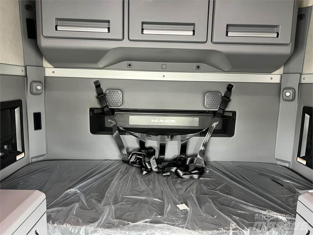 Mack AN64T Vetopöytäautot