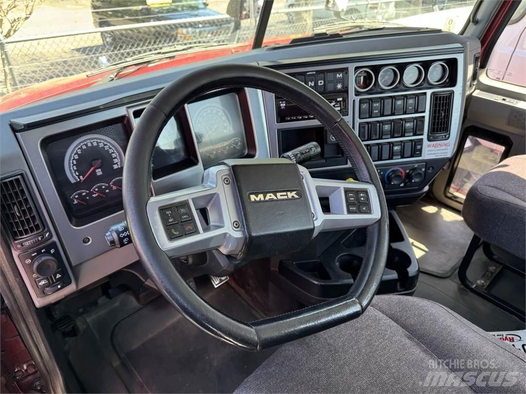Mack AN64T Vetopöytäautot