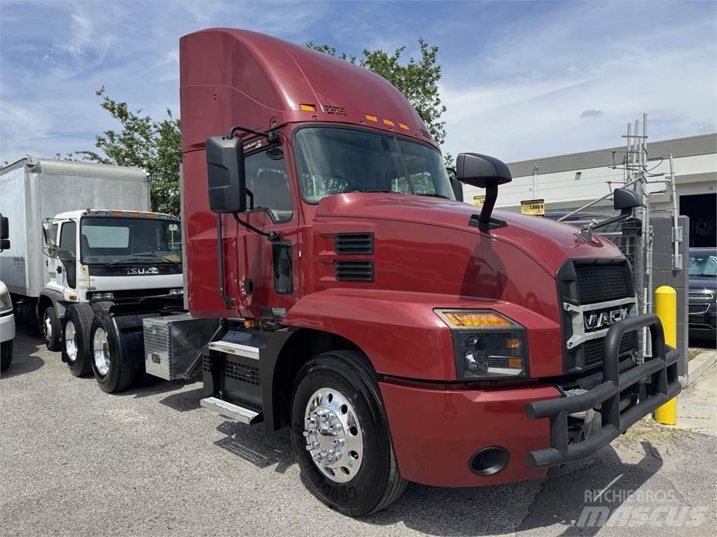 Mack AN64T Vetopöytäautot