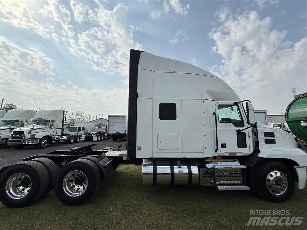 Mack AN64T Vetopöytäautot