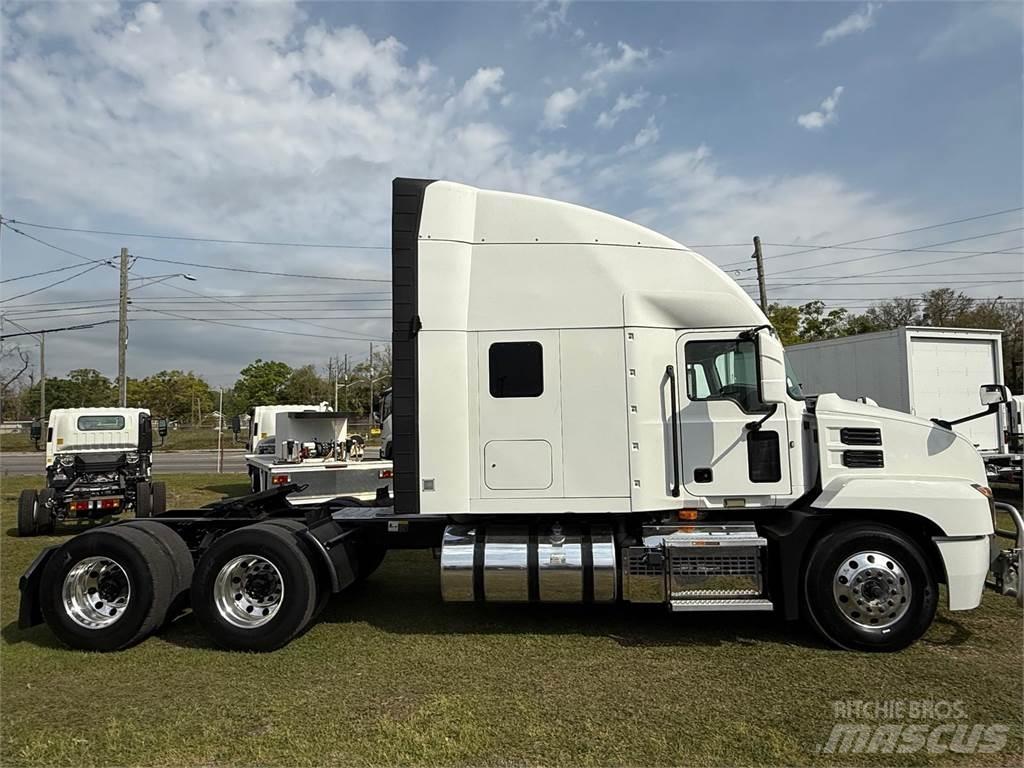 Mack AN64T Vetopöytäautot