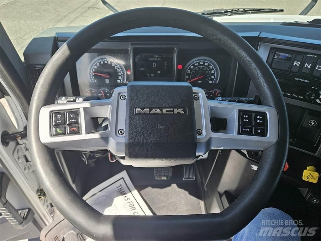 Mack AN64T Vetopöytäautot