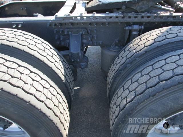 Mack AN64T Vetopöytäautot