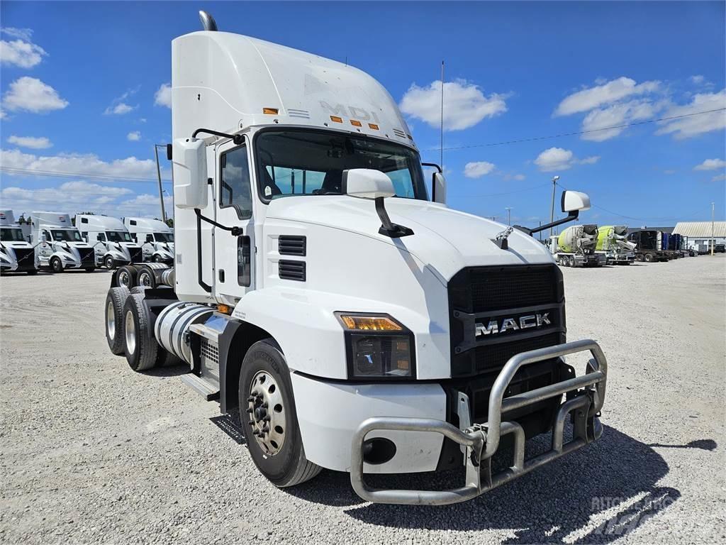 Mack AN64T Vetopöytäautot