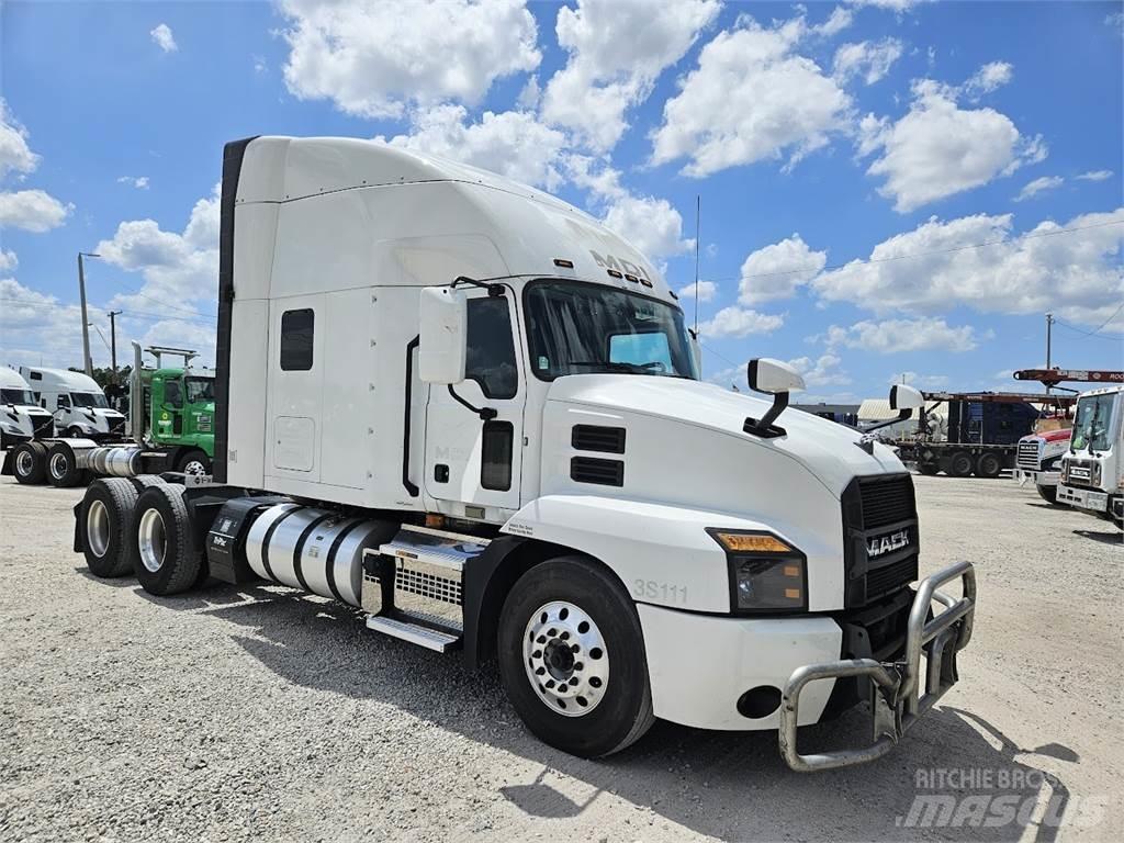 Mack AN64T Vetopöytäautot