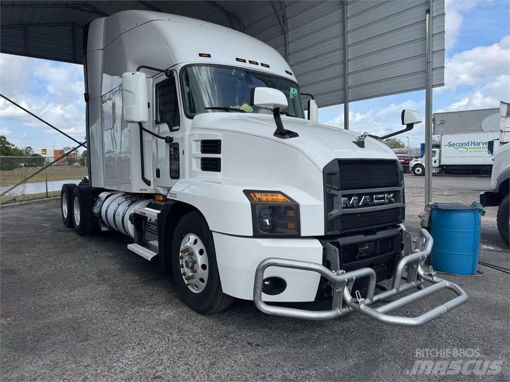 Mack AN64T Vetopöytäautot